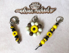 Load image into Gallery viewer, Sunflower Keychain
